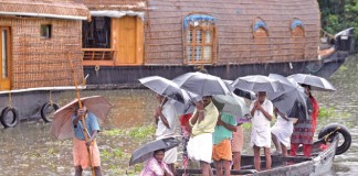 Umbrellas_Kerala_rain