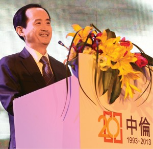 Zhang Xuebing, managing partner at Zhong Lun, addresses the firm's anniversary celebration.
