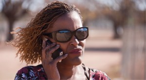 African_woman_on_the_phone