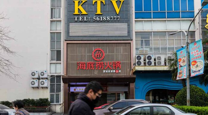Haidilao restaurant spin-off Super Hi lists on HKEX