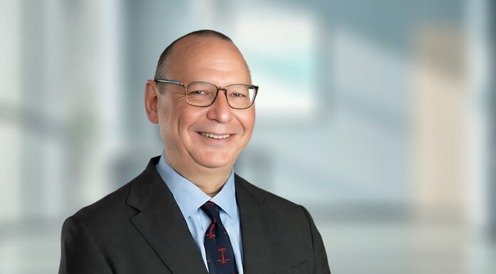 Lawrence Carter returns to DLA Piper