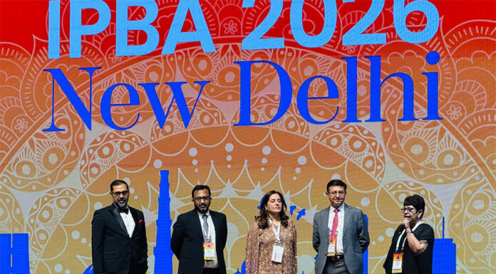 Gala dinner at the IPBA in New Delhi IPBA president Priti Suri congratulates IPBA committee members. From left: Rudra Kumar Pandey, Shardul Amarchand Mangaldas & Co, Saurav Kumar, CMS INDUSLAW, Manjula Chawla, Phoenix Legal and Upendra Nath Sharma, JSA